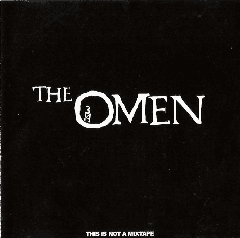 Svart cover med teksten "The Omen"